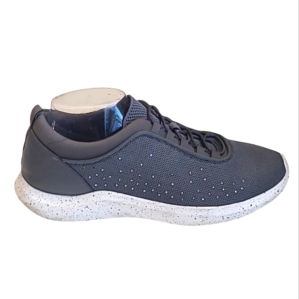 Clarks Nova Step Sneaker Pull On Moisture Wicking Bungee Laces Stretchy Low Top